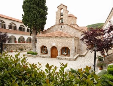 Φθιώτιδα: Πήγαν για ληστεία σε μονή αλλά την... πάτησαν από το συναγερμό και έφυγαν από τη σκεπή!
